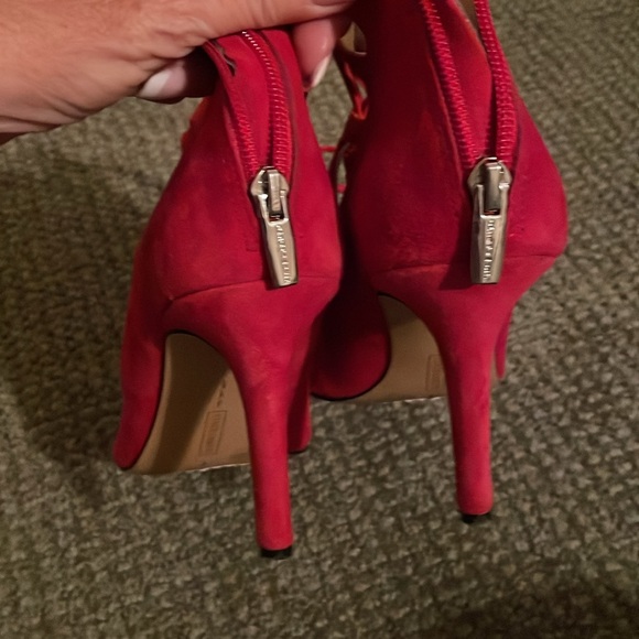 Red suede Vince Camuto heels - Picture 3 of 7